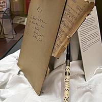 Tischtuch, Dirigierstab, Umschlag